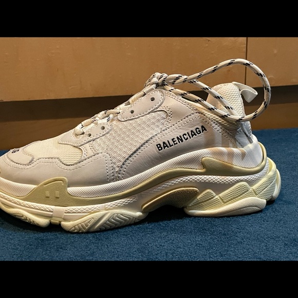 Balenciaga Triple S sneakers - Picture 7 of 16